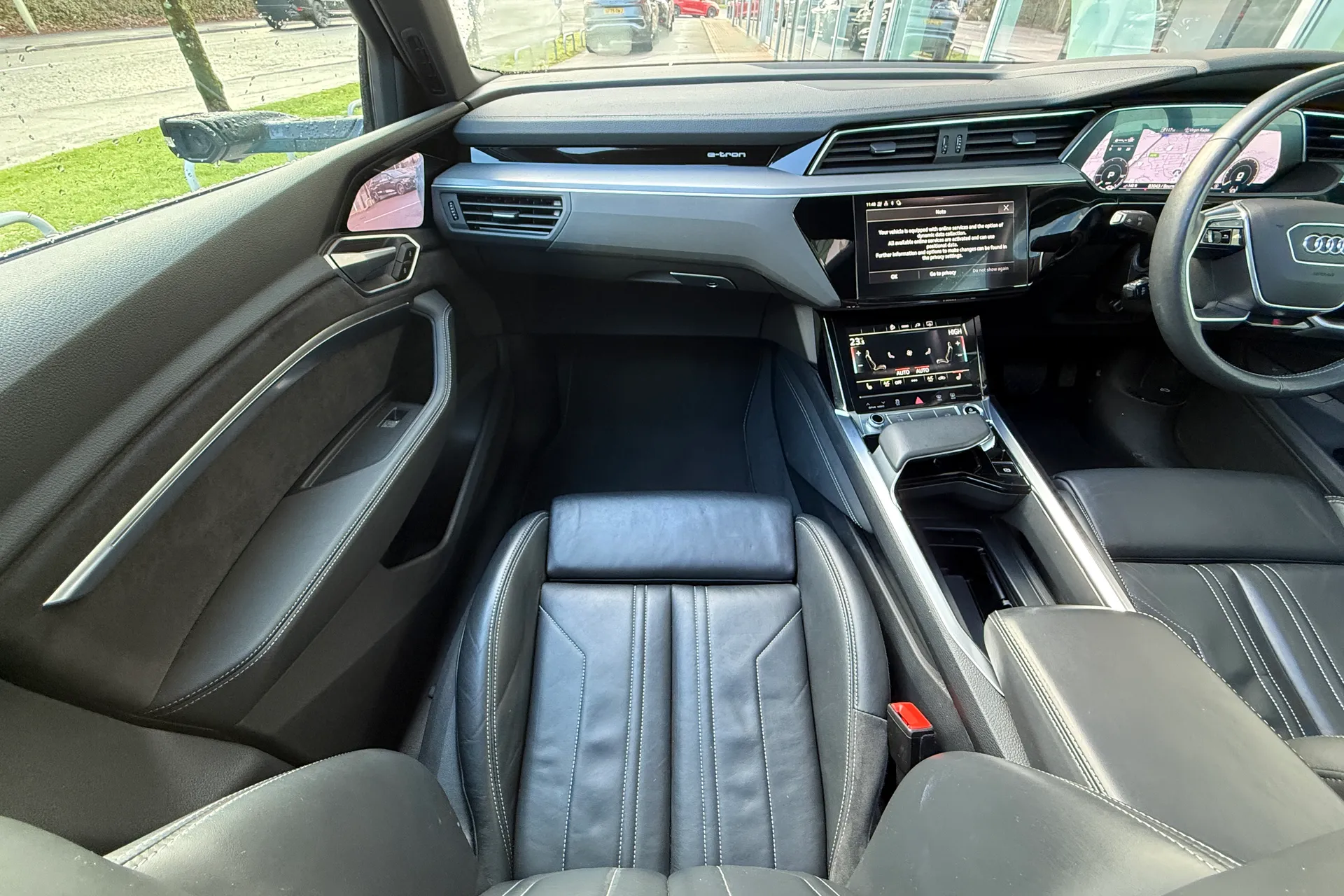 Audi e-tron thumbnail image number 50