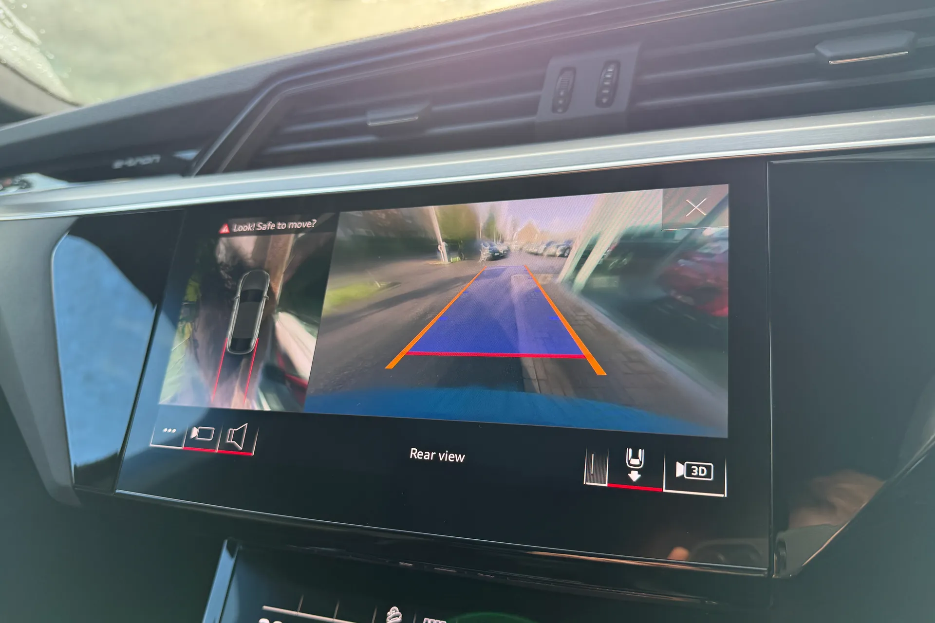 Audi e-tron thumbnail image number 15