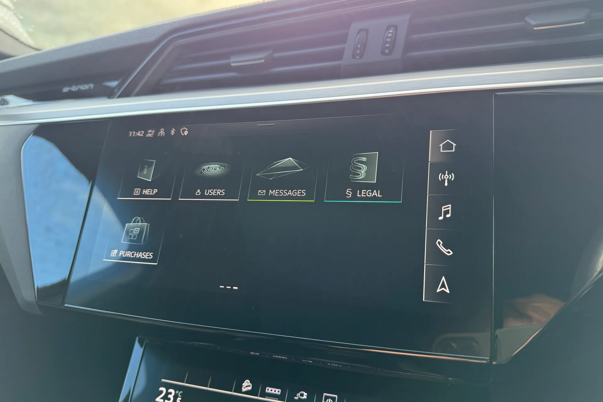 Audi e-tron thumbnail image number 14