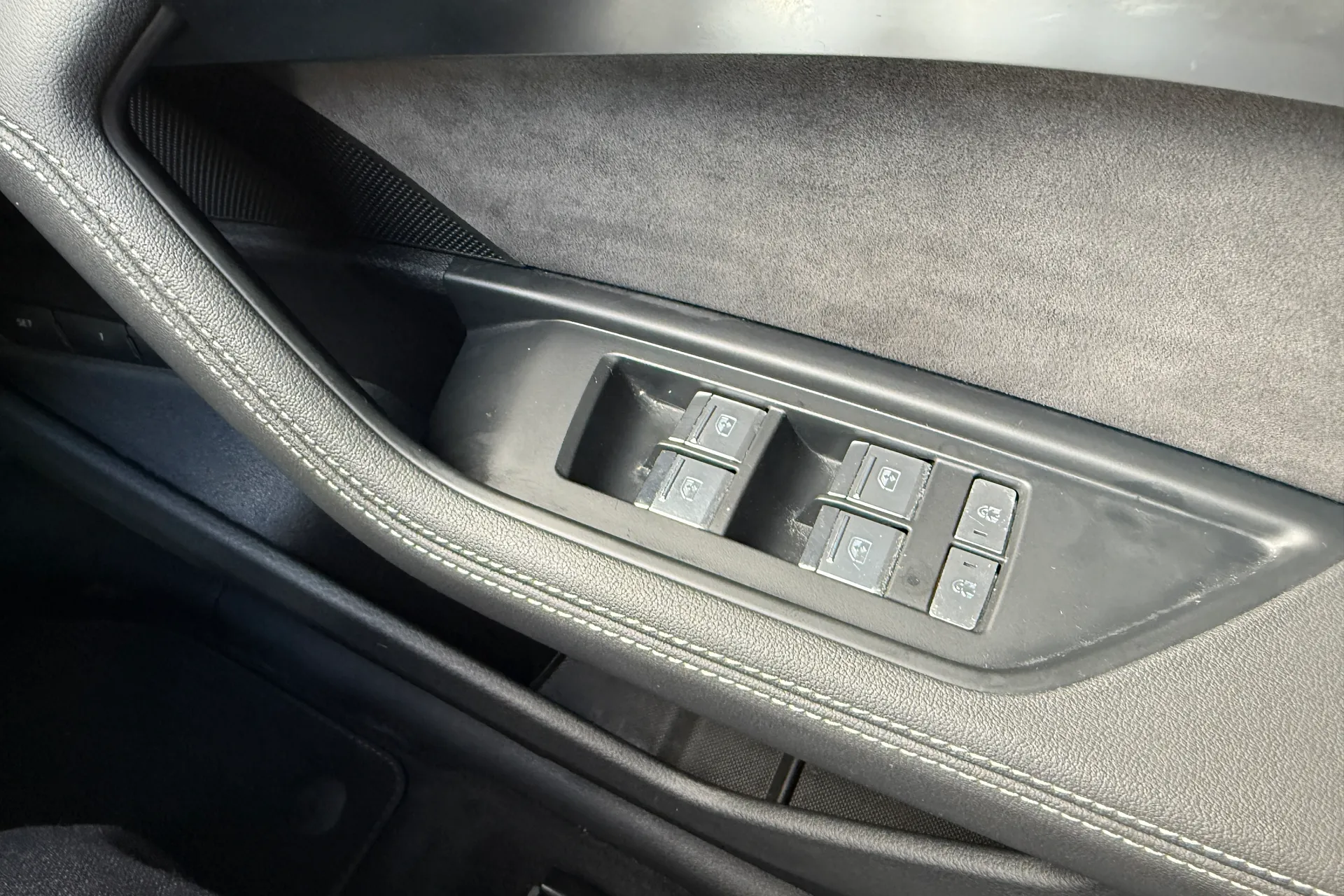 Audi e-tron thumbnail image number 34