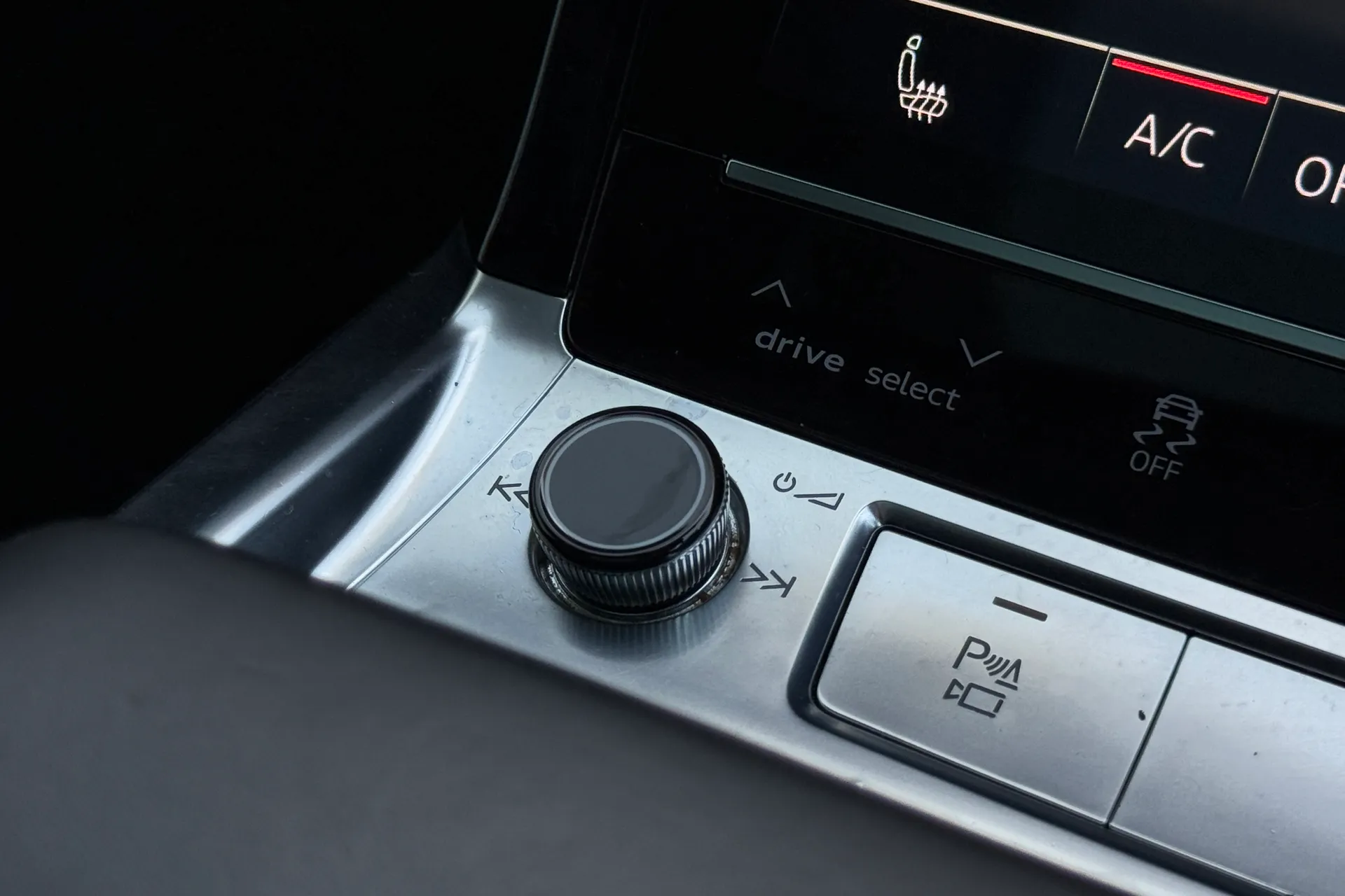 Audi e-tron thumbnail image number 19