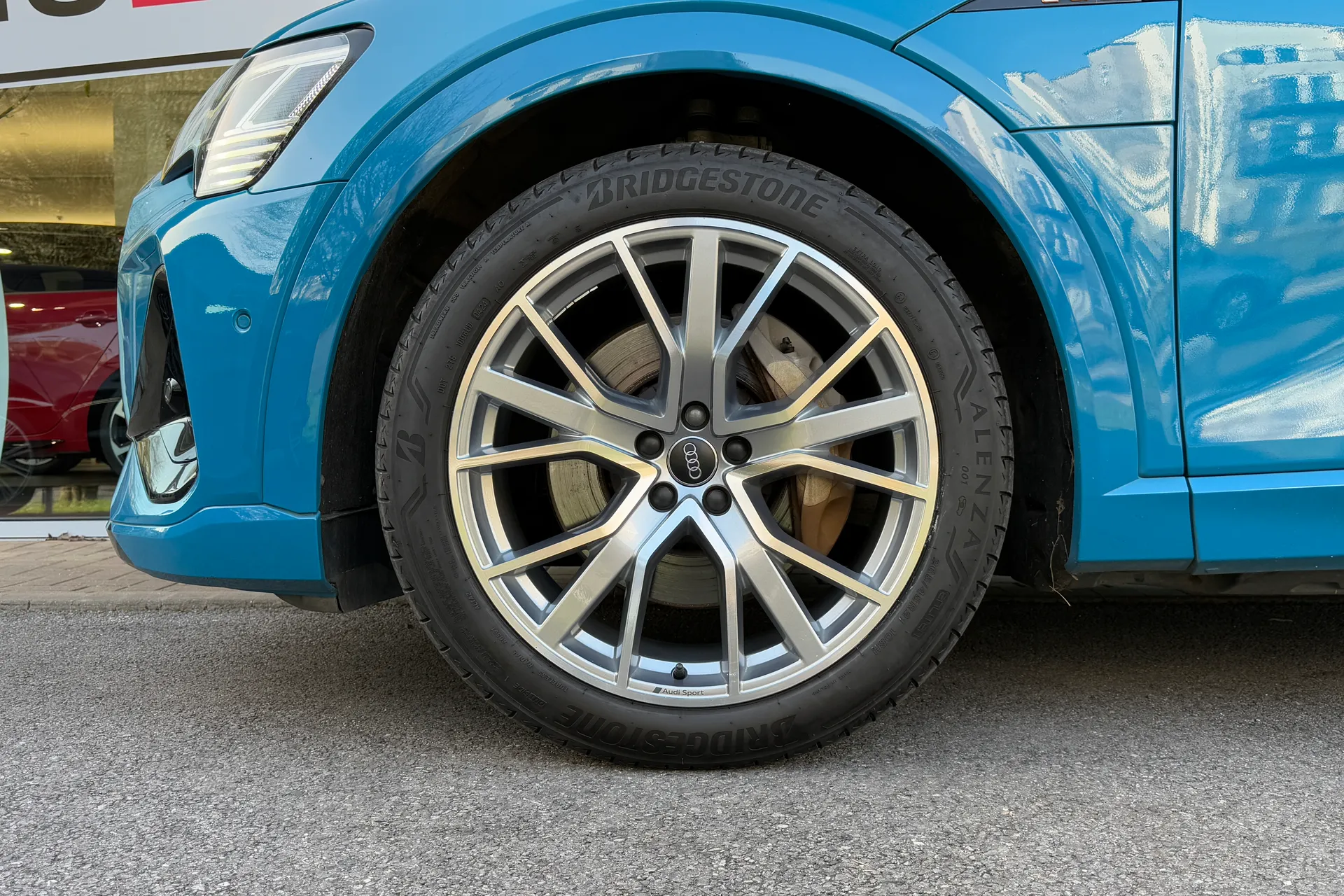 Audi e-tron thumbnail image number 9