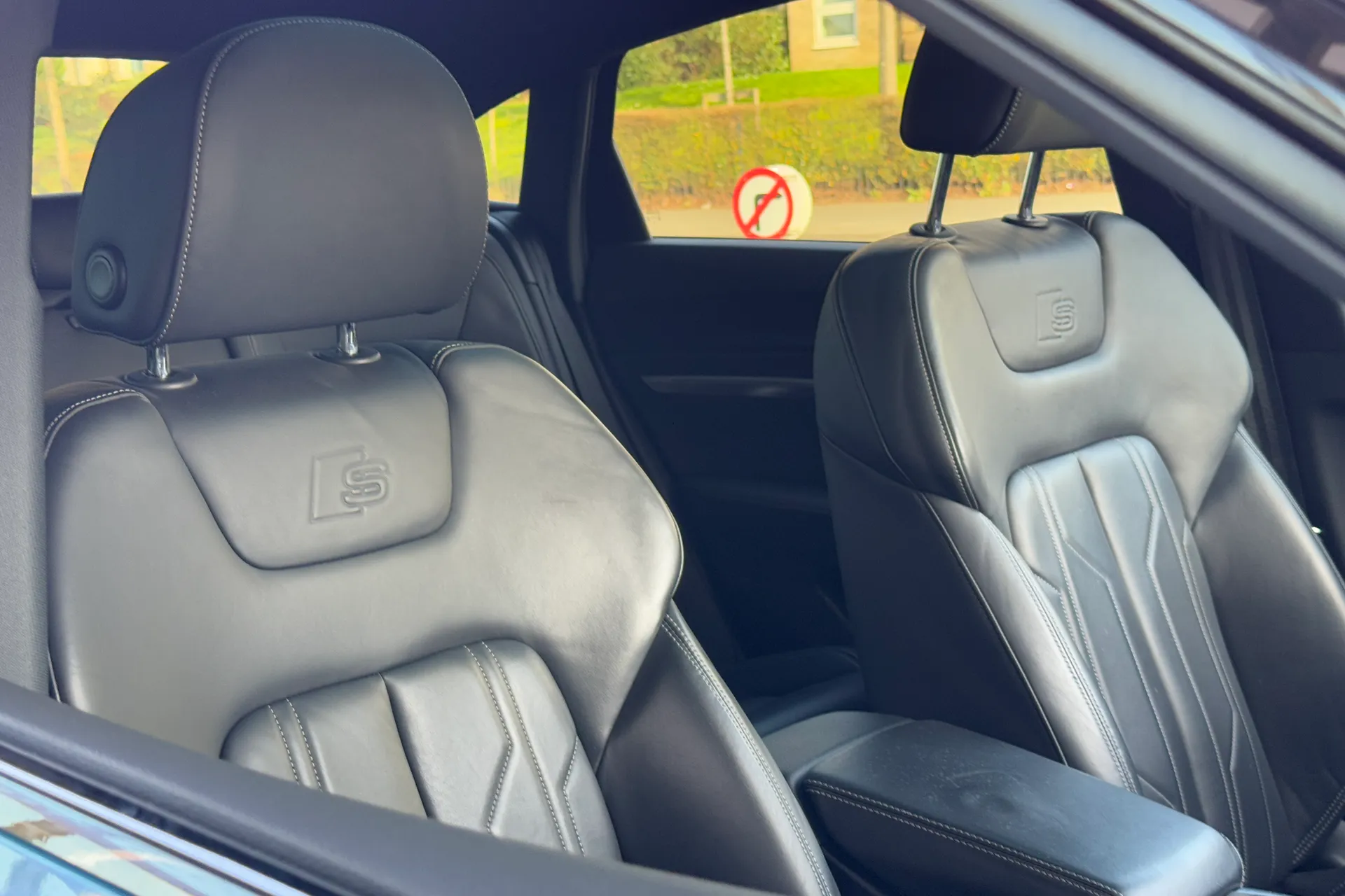 Audi e-tron thumbnail image number 40