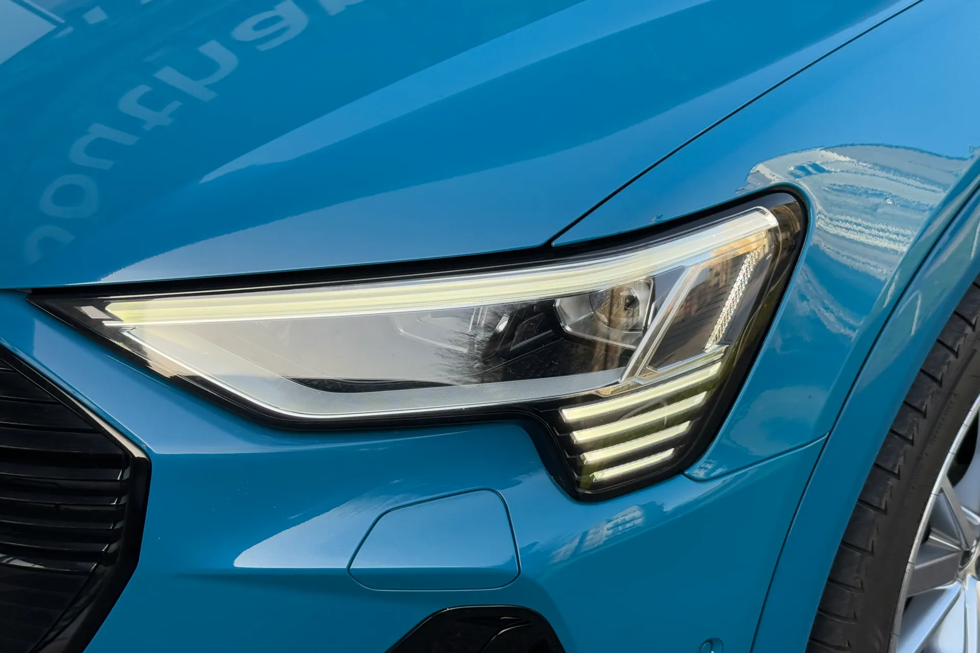 Audi e-tron thumbnail image number 59