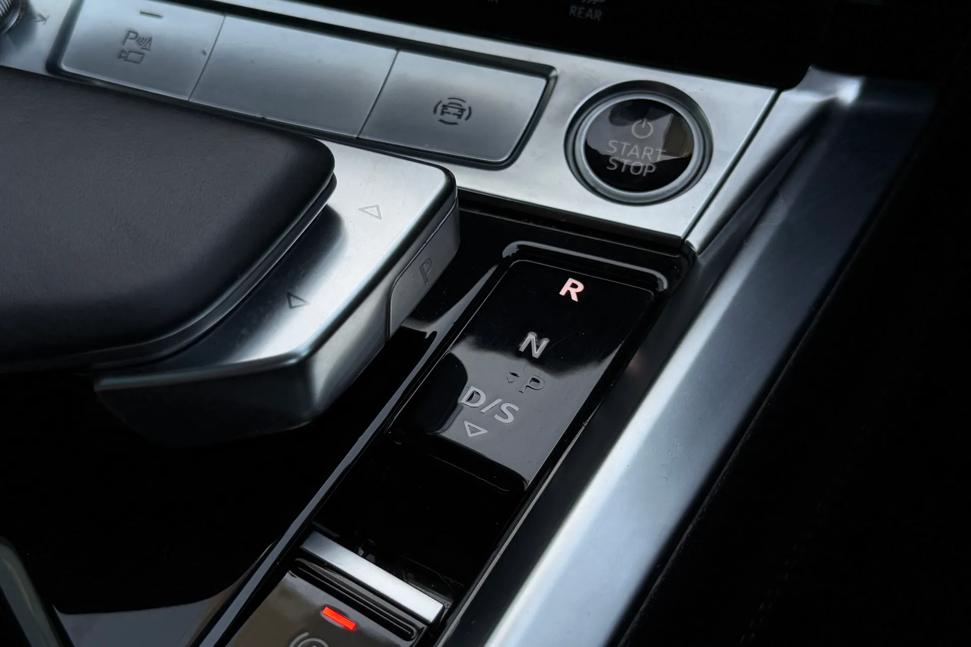 Audi e-tron thumbnail image number 17