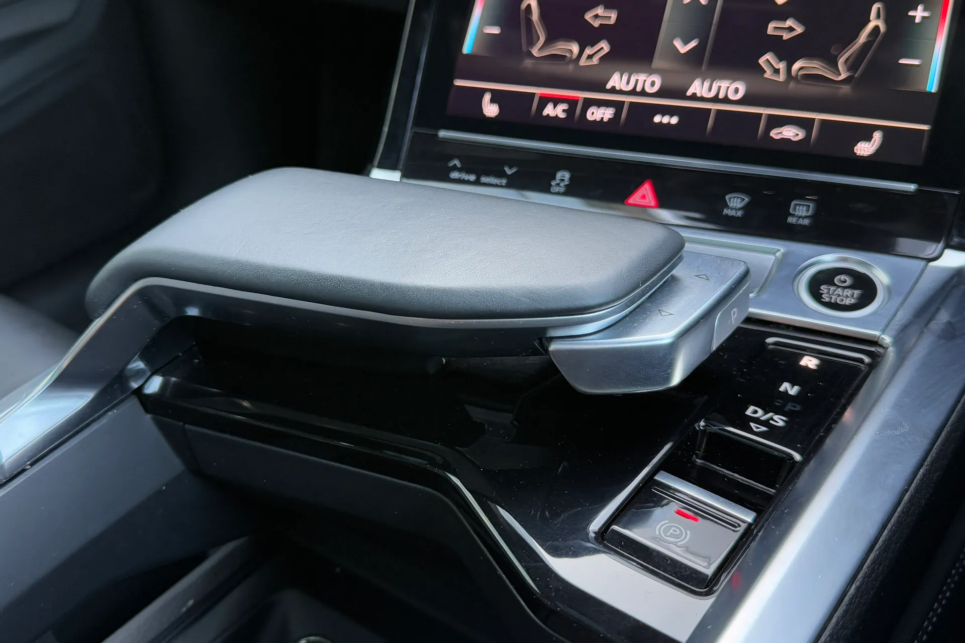 Audi e-tron thumbnail image number 15