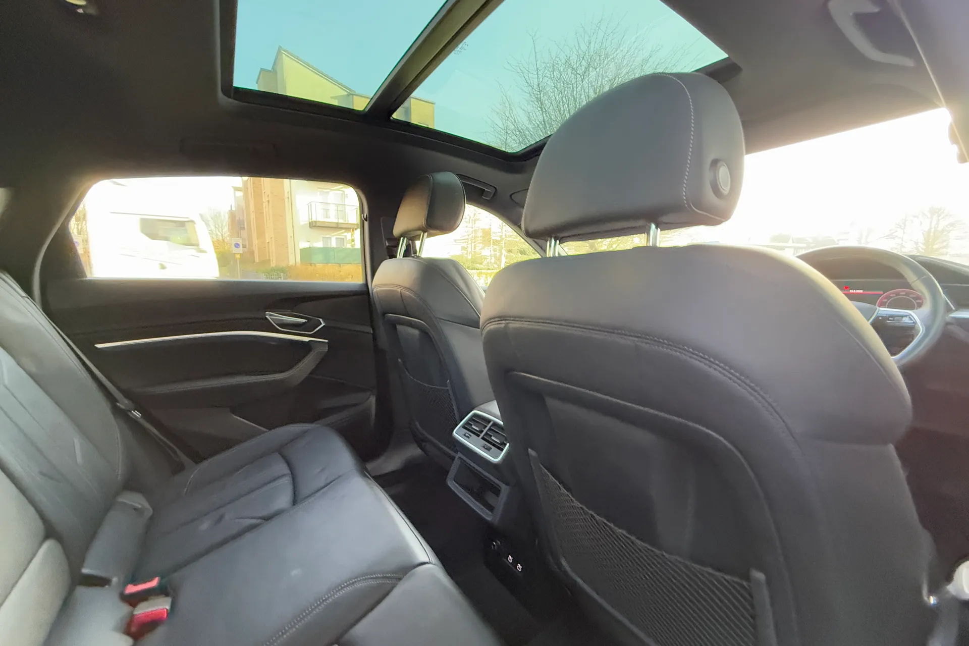 Audi e-tron thumbnail image number 43