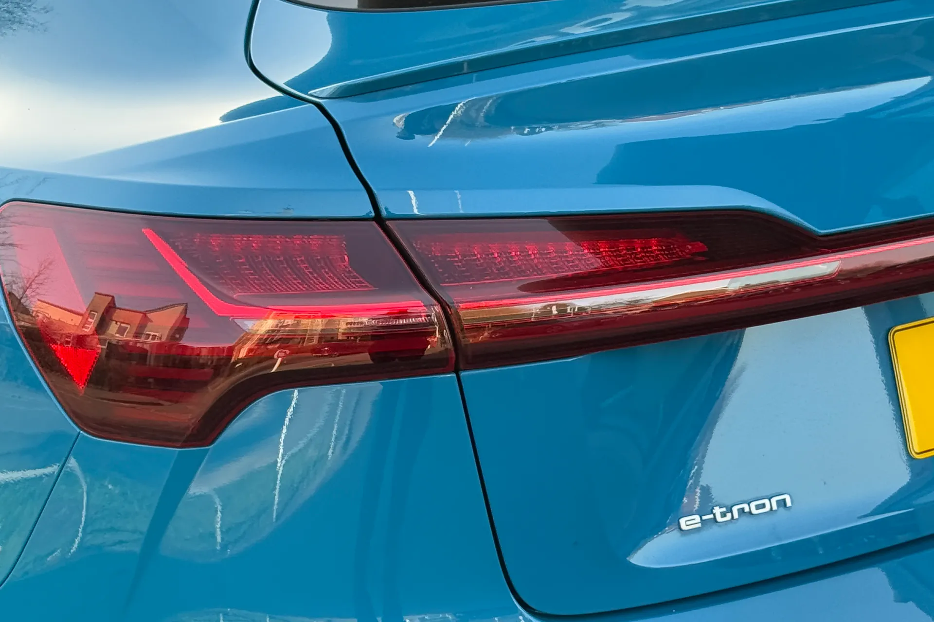 Audi e-tron thumbnail image number 51