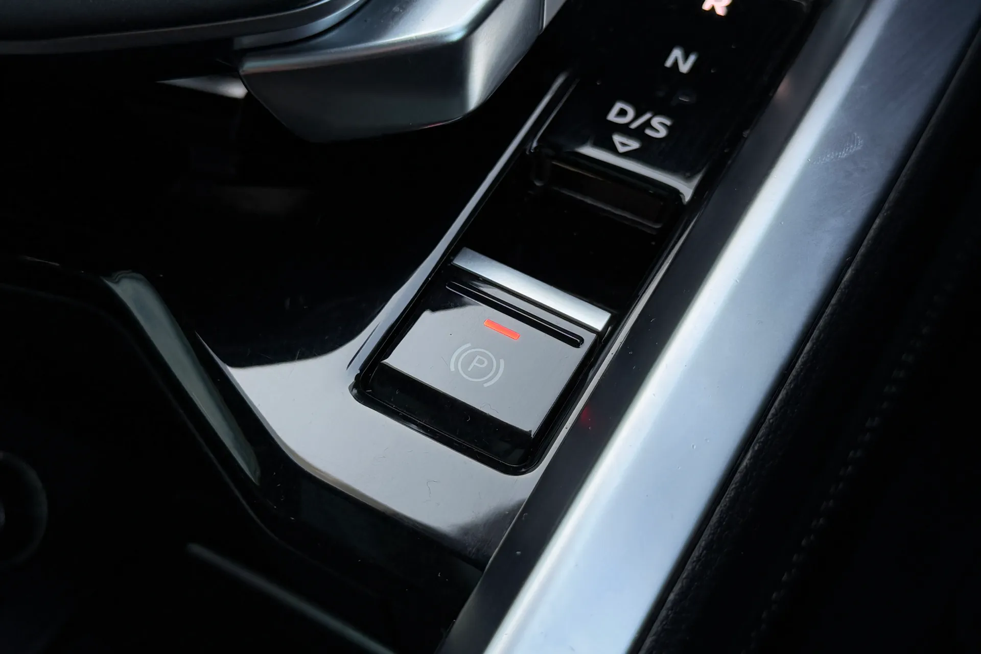 Audi e-tron thumbnail image number 16