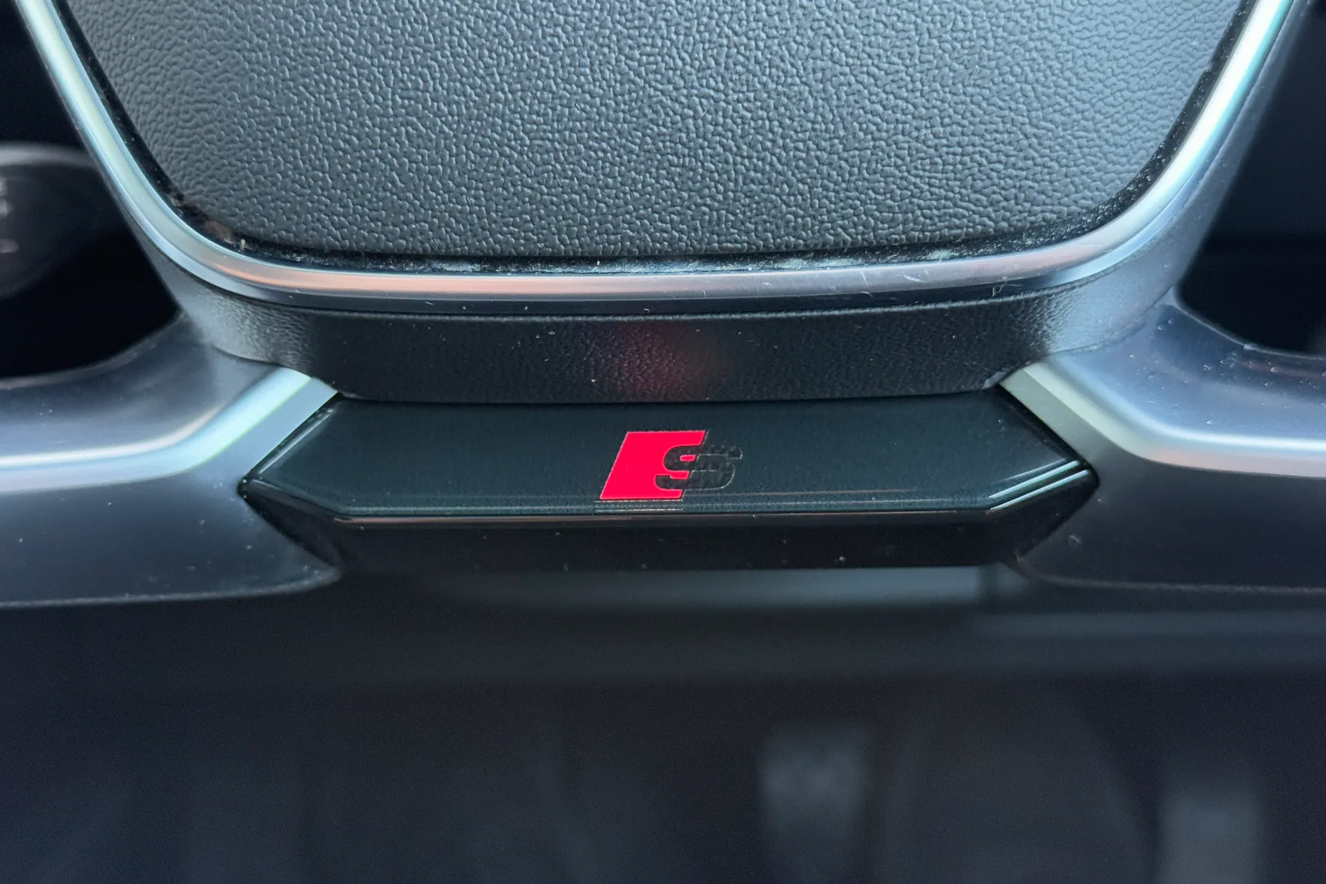 Audi e-tron thumbnail image number 30