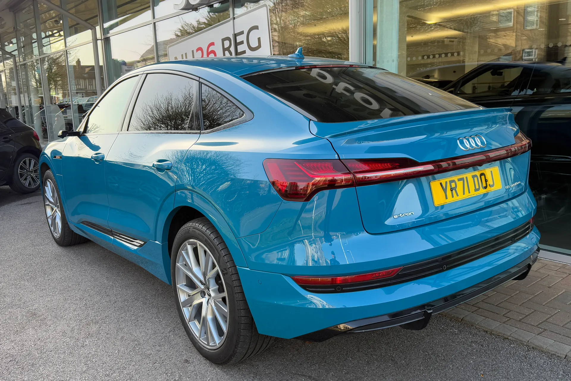 Audi e-tron thumbnail image number 8