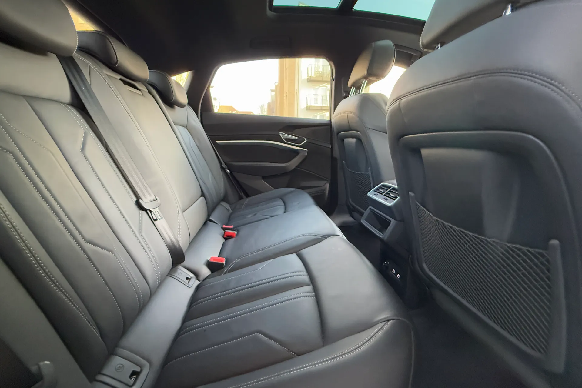 Audi e-tron thumbnail image number 42