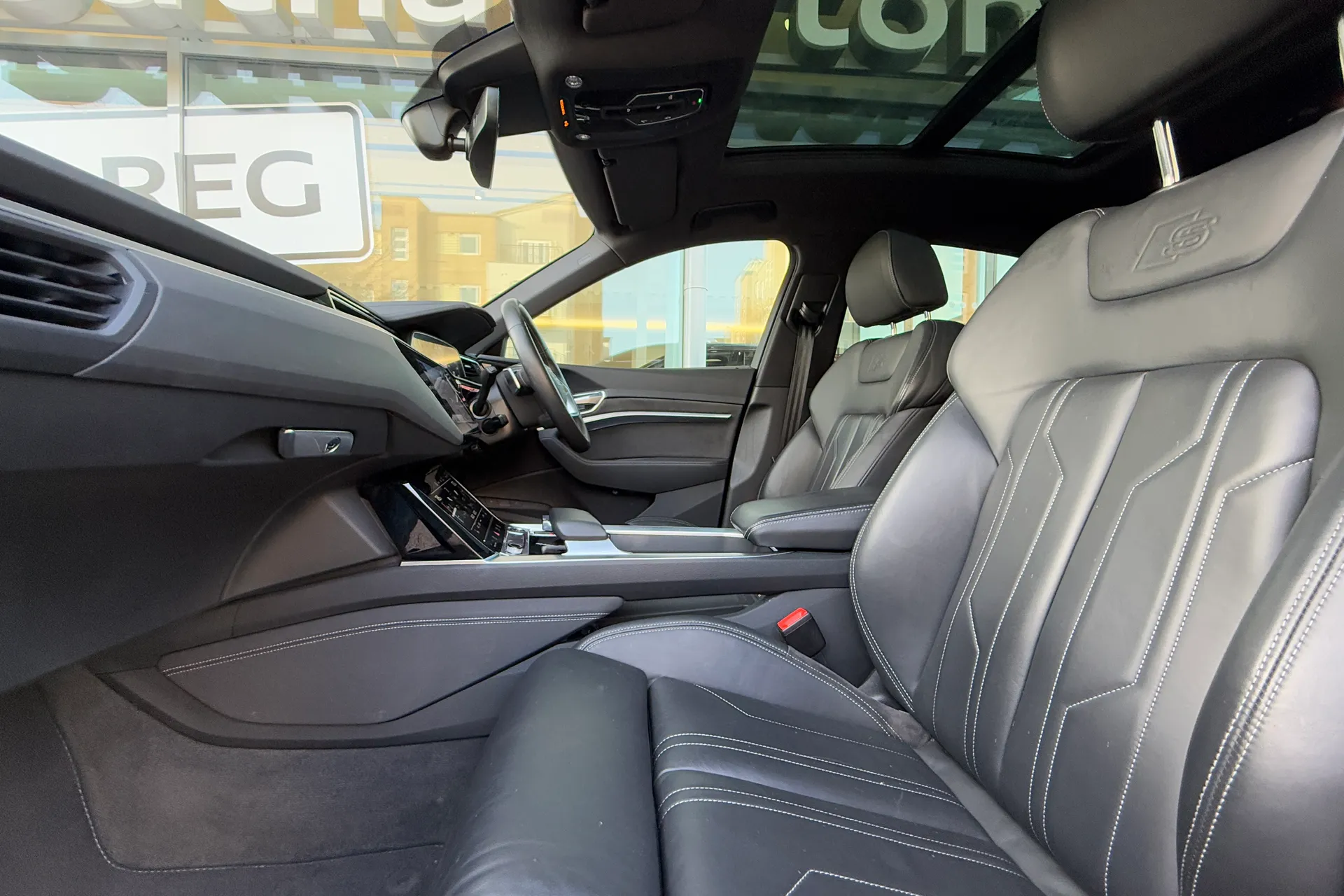 Audi e-tron thumbnail image number 55