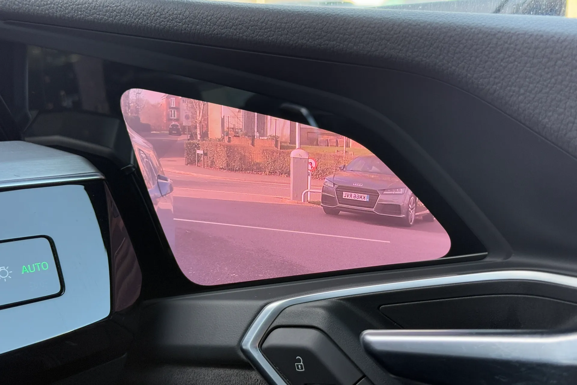 Audi e-tron thumbnail image number 27