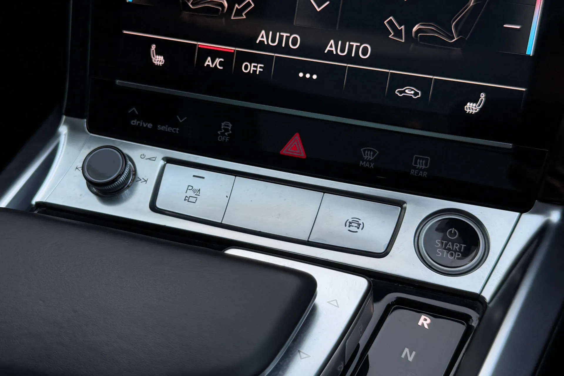 Audi e-tron thumbnail image number 18