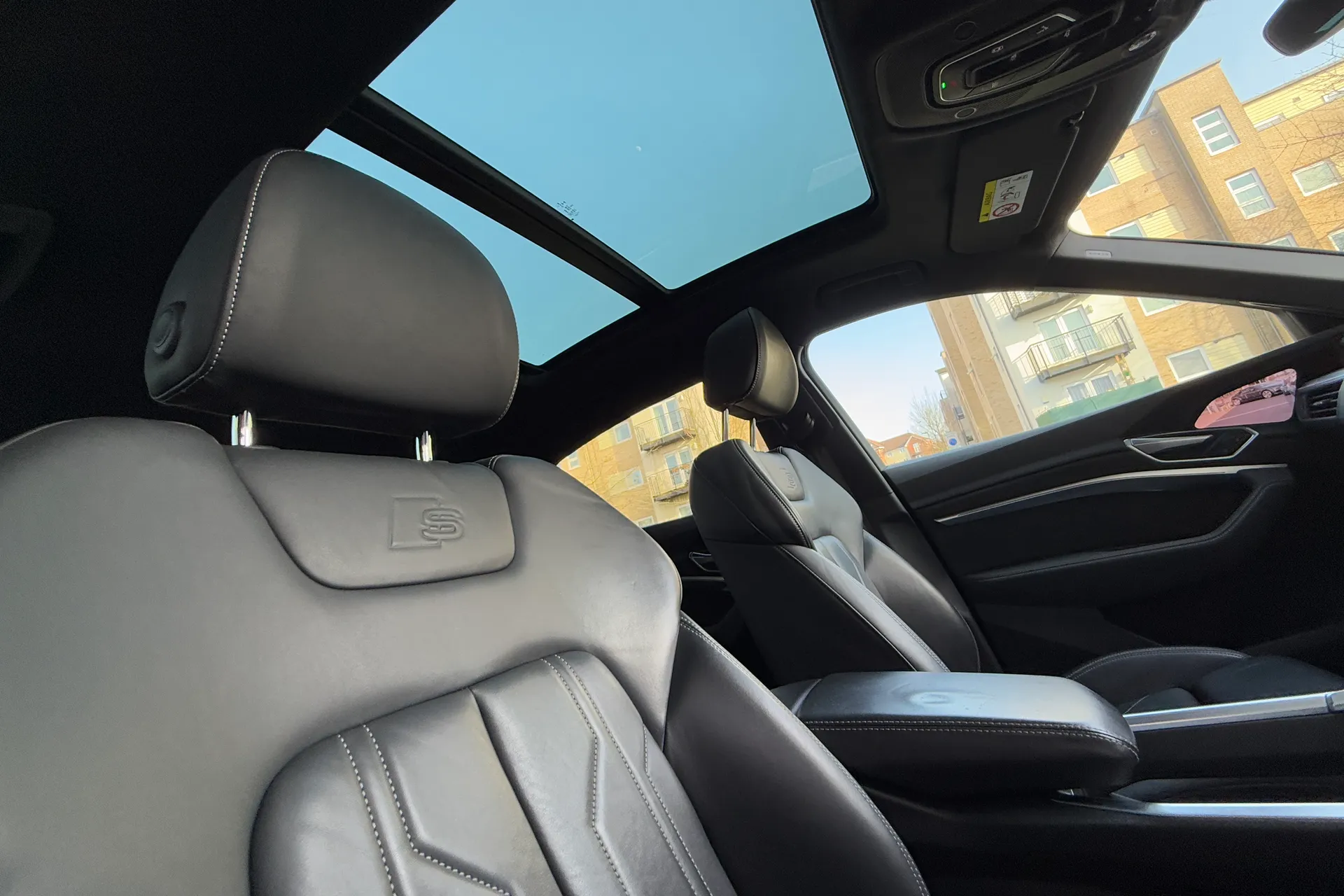 Audi e-tron thumbnail image number 37