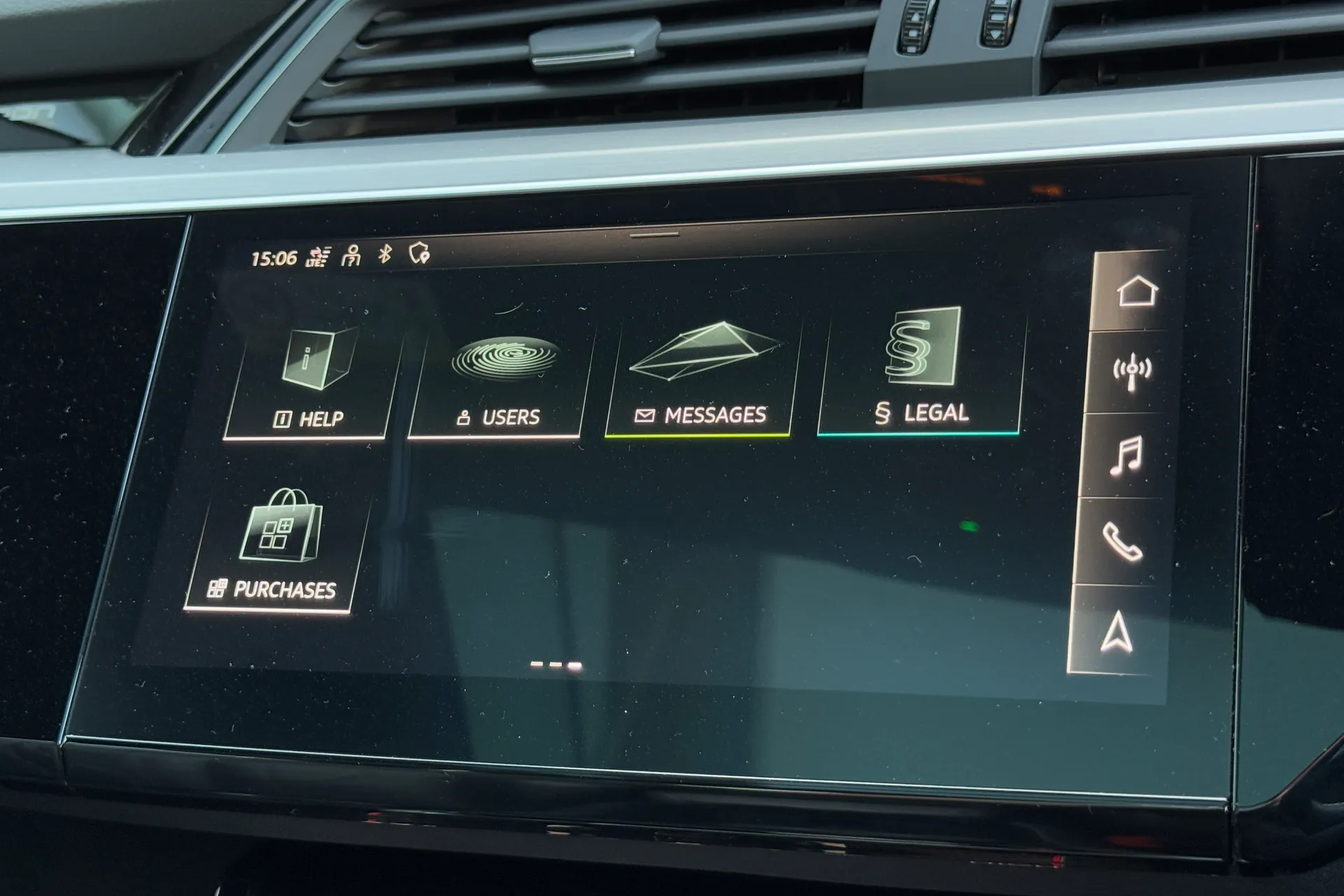 Audi e-tron thumbnail image number 14