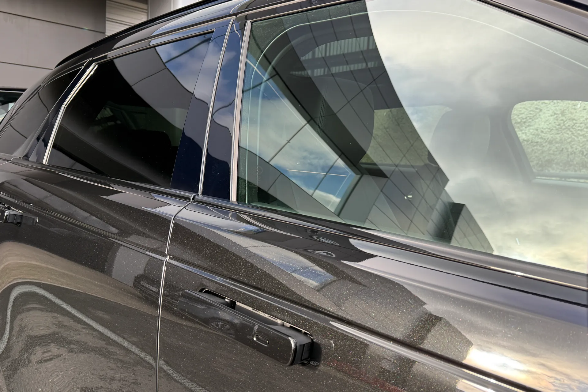 LAND ROVER RANGE ROVER VELAR thumbnail image number 24