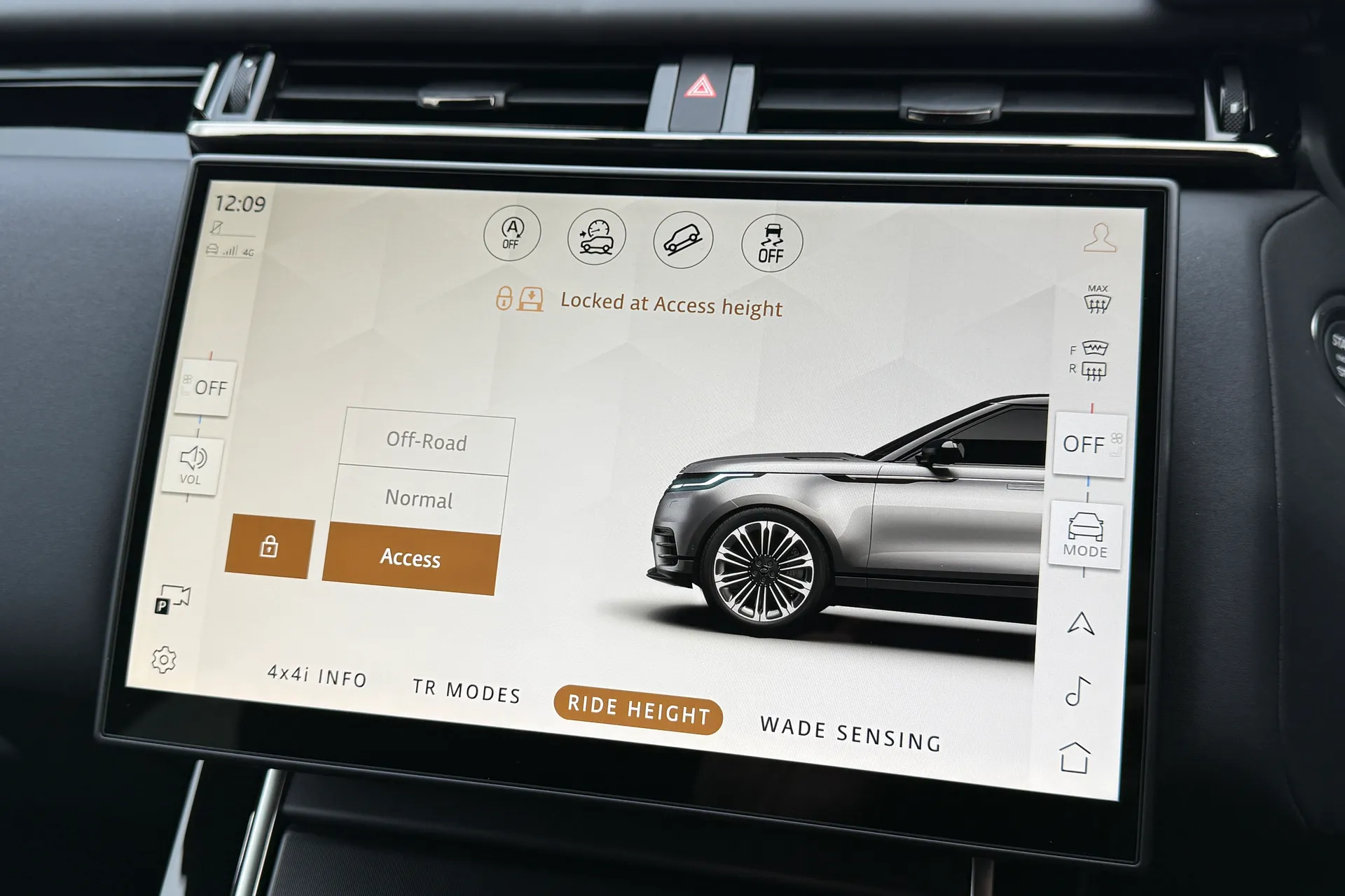 LAND ROVER RANGE ROVER VELAR thumbnail image number 15