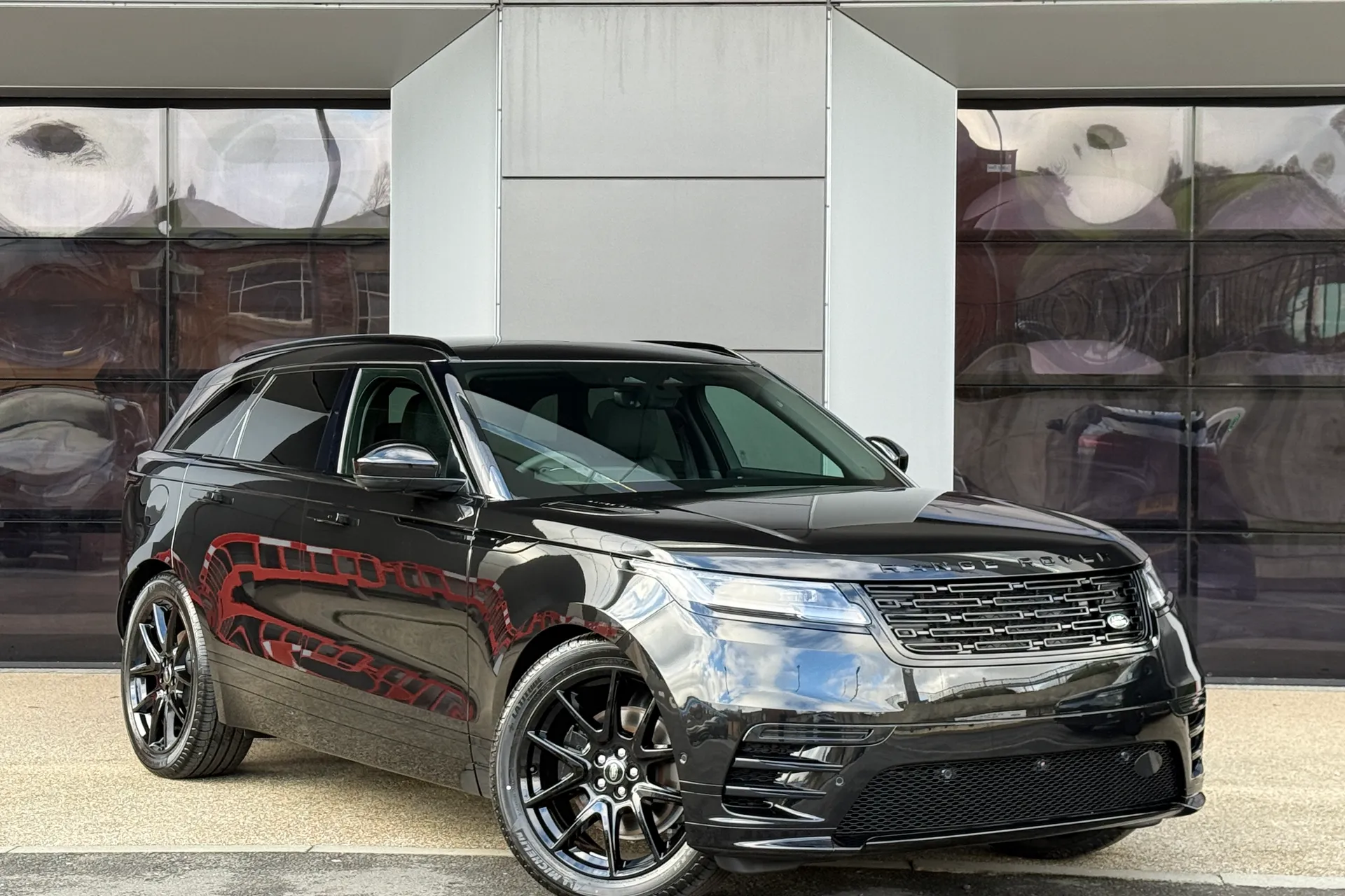 LAND ROVER RANGE ROVER VELAR focused image