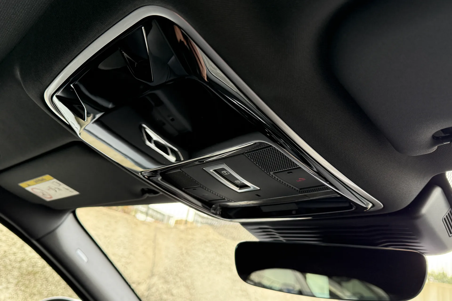 LAND ROVER RANGE ROVER VELAR thumbnail image number 31