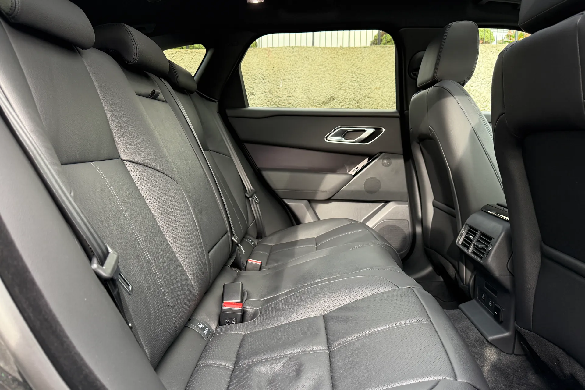 LAND ROVER RANGE ROVER VELAR thumbnail image number 21