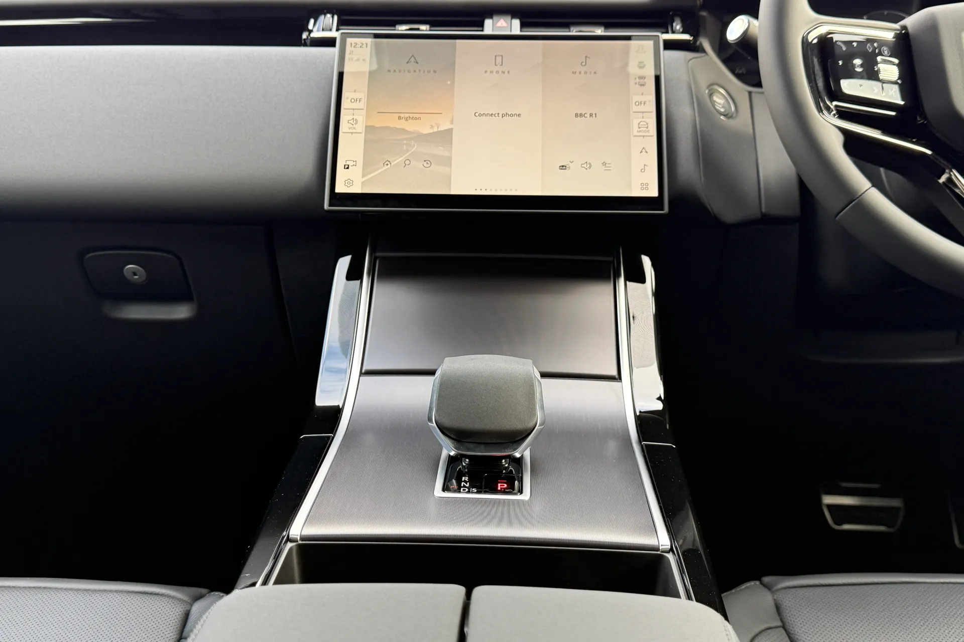 LAND ROVER RANGE ROVER VELAR thumbnail image number 52