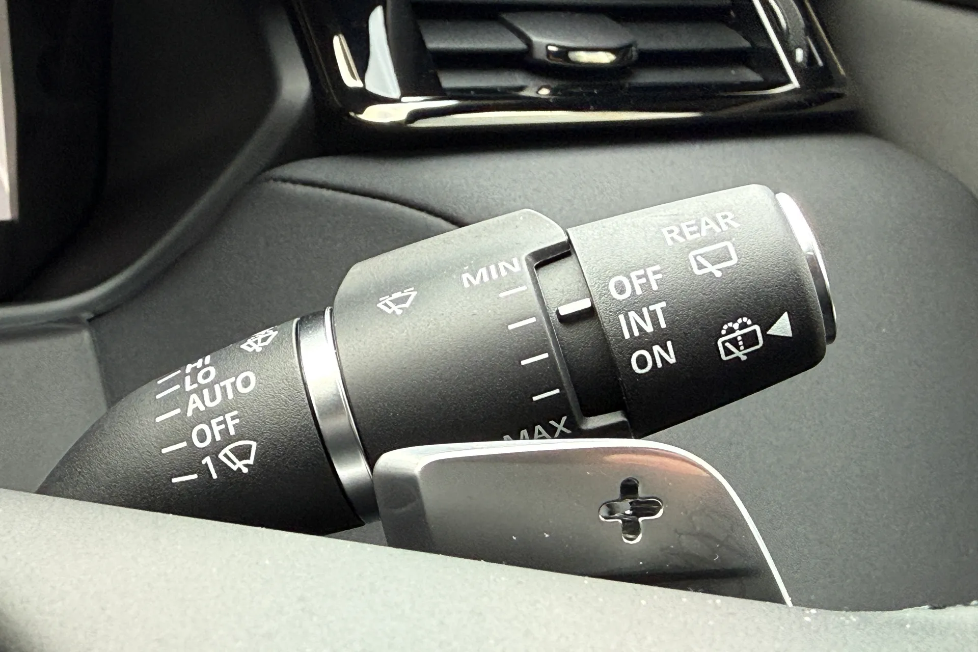 LAND ROVER RANGE ROVER VELAR thumbnail image number 57