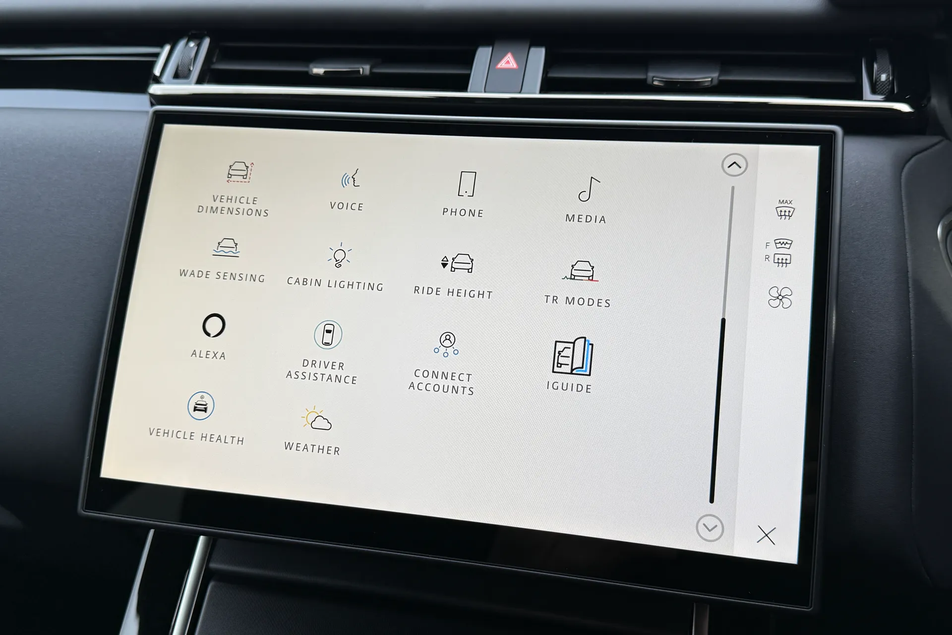 LAND ROVER RANGE ROVER VELAR thumbnail image number 36