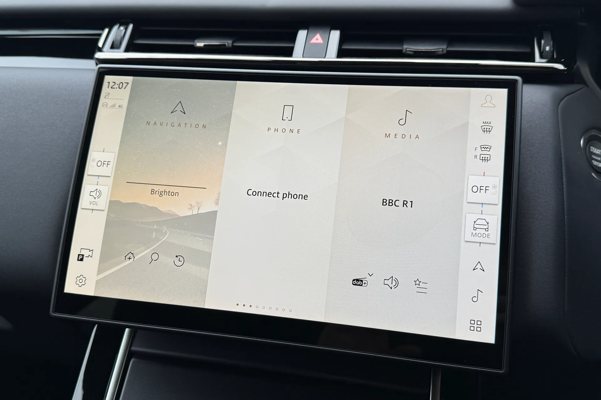 LAND ROVER RANGE ROVER VELAR thumbnail image number 32