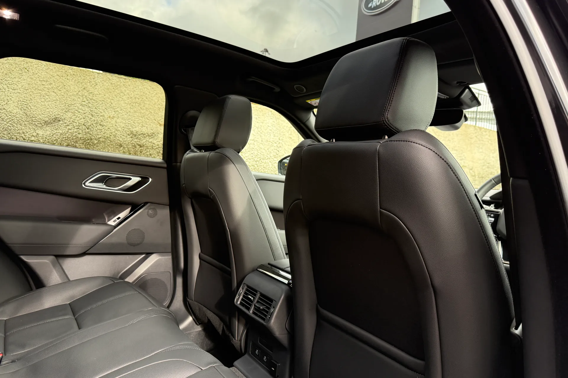 LAND ROVER RANGE ROVER VELAR thumbnail image number 42