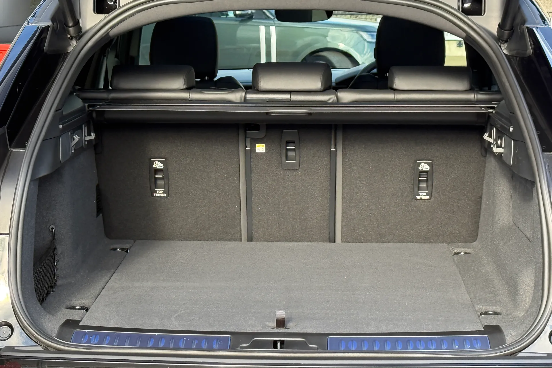 LAND ROVER RANGE ROVER VELAR thumbnail image number 54