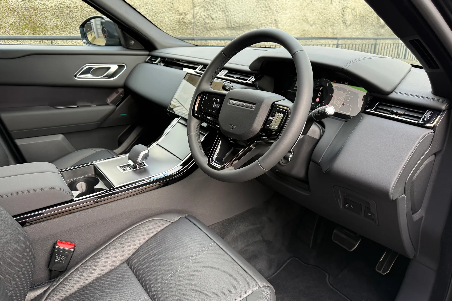 LAND ROVER RANGE ROVER VELAR thumbnail image number 18