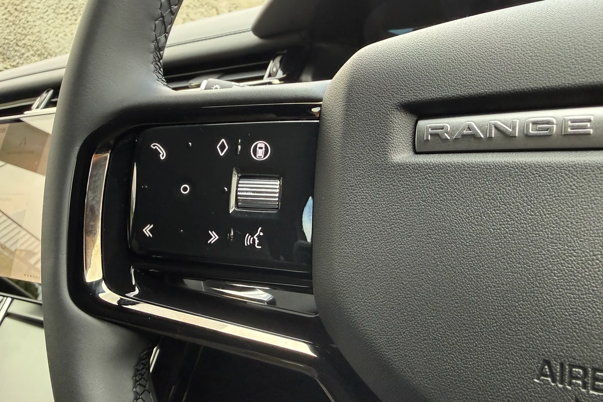 LAND ROVER RANGE ROVER VELAR thumbnail image number 47