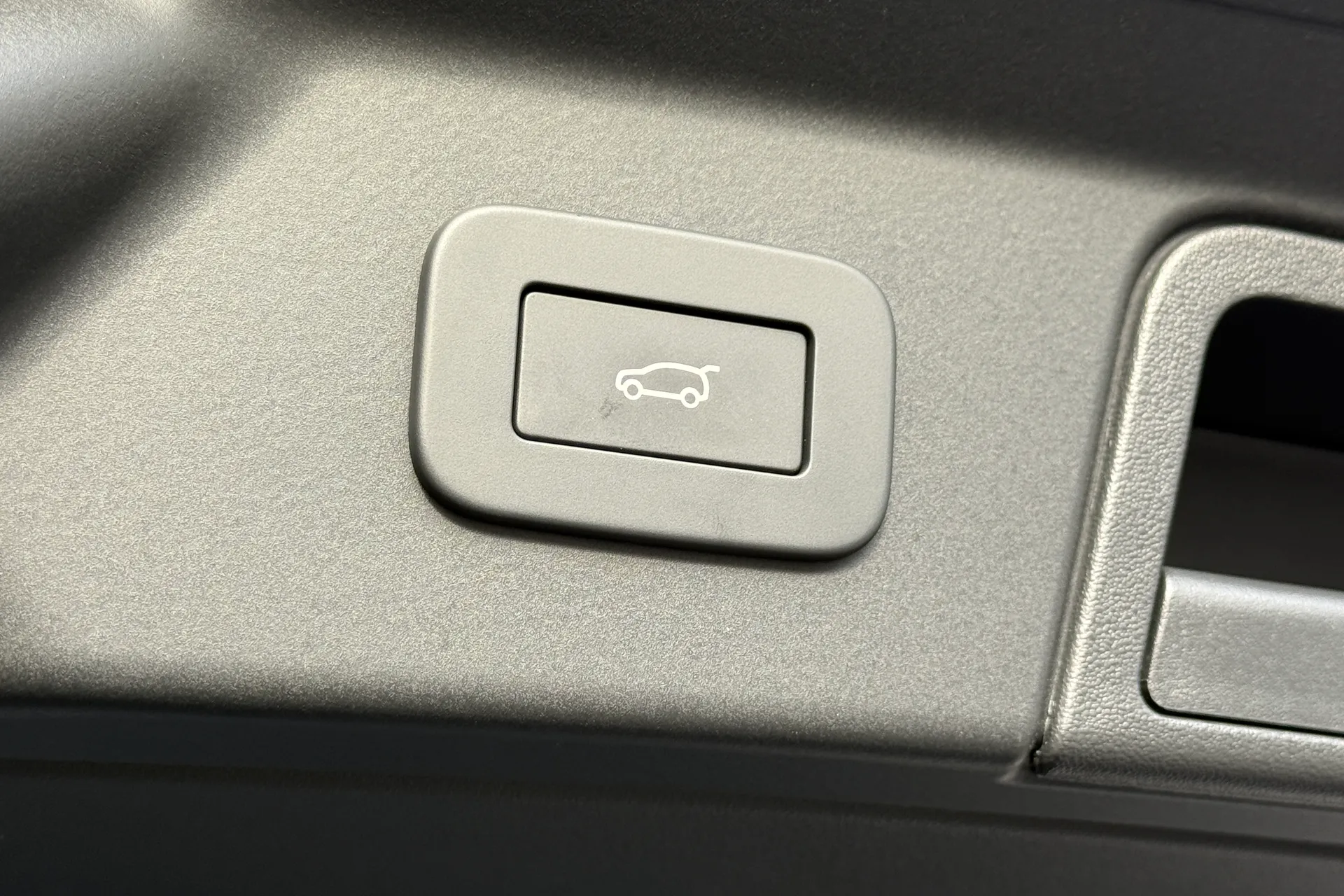 LAND ROVER RANGE ROVER VELAR thumbnail image number 56