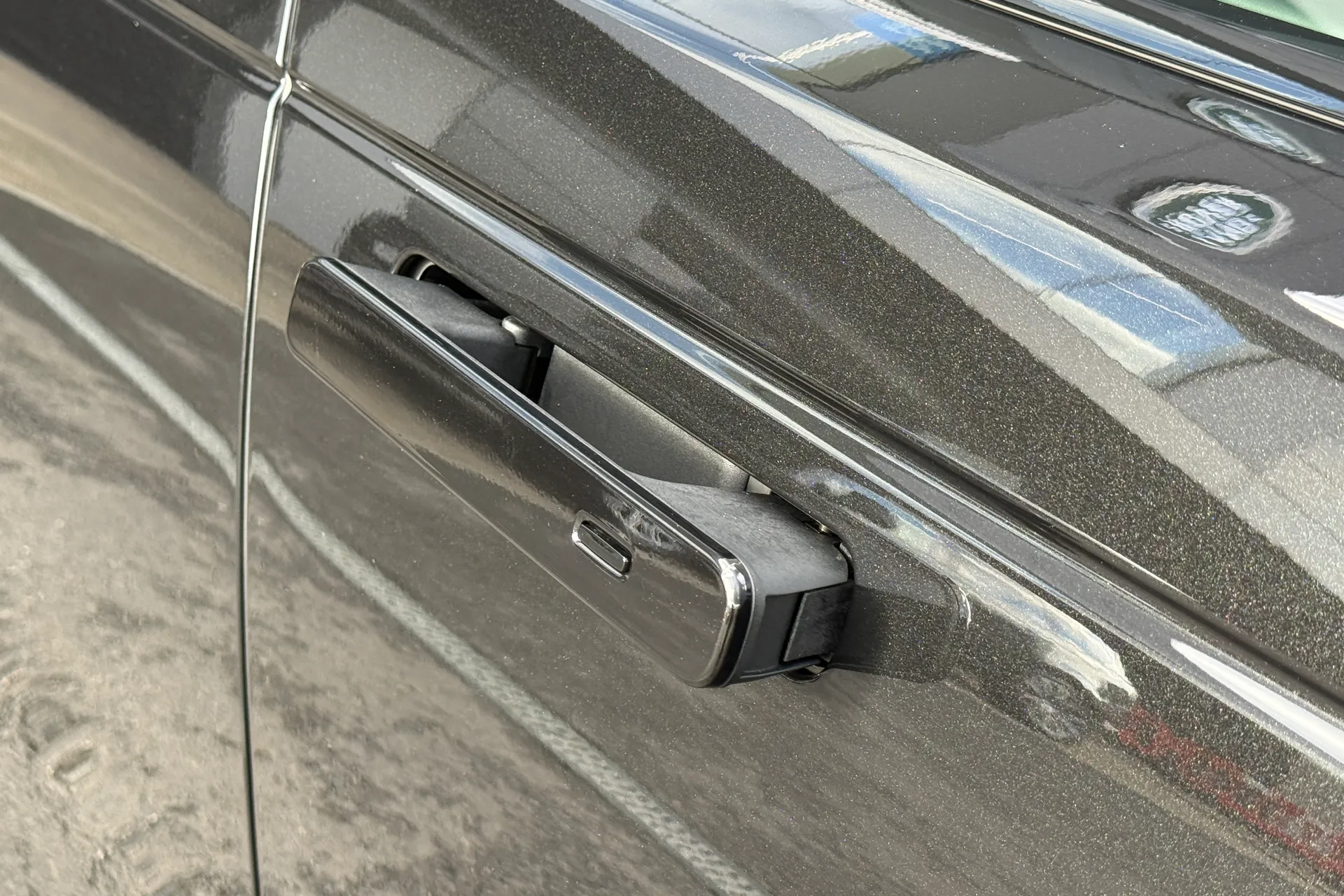 LAND ROVER RANGE ROVER VELAR thumbnail image number 26