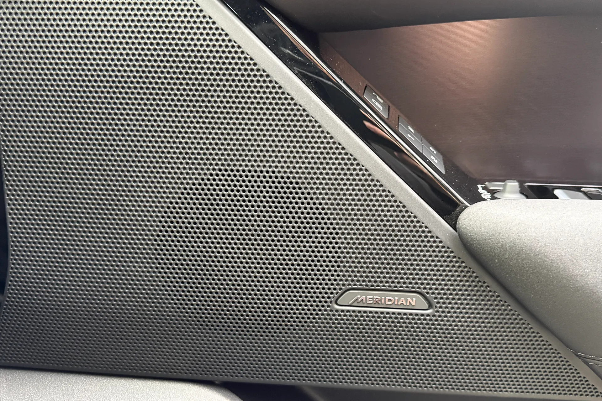 LAND ROVER RANGE ROVER VELAR thumbnail image number 39