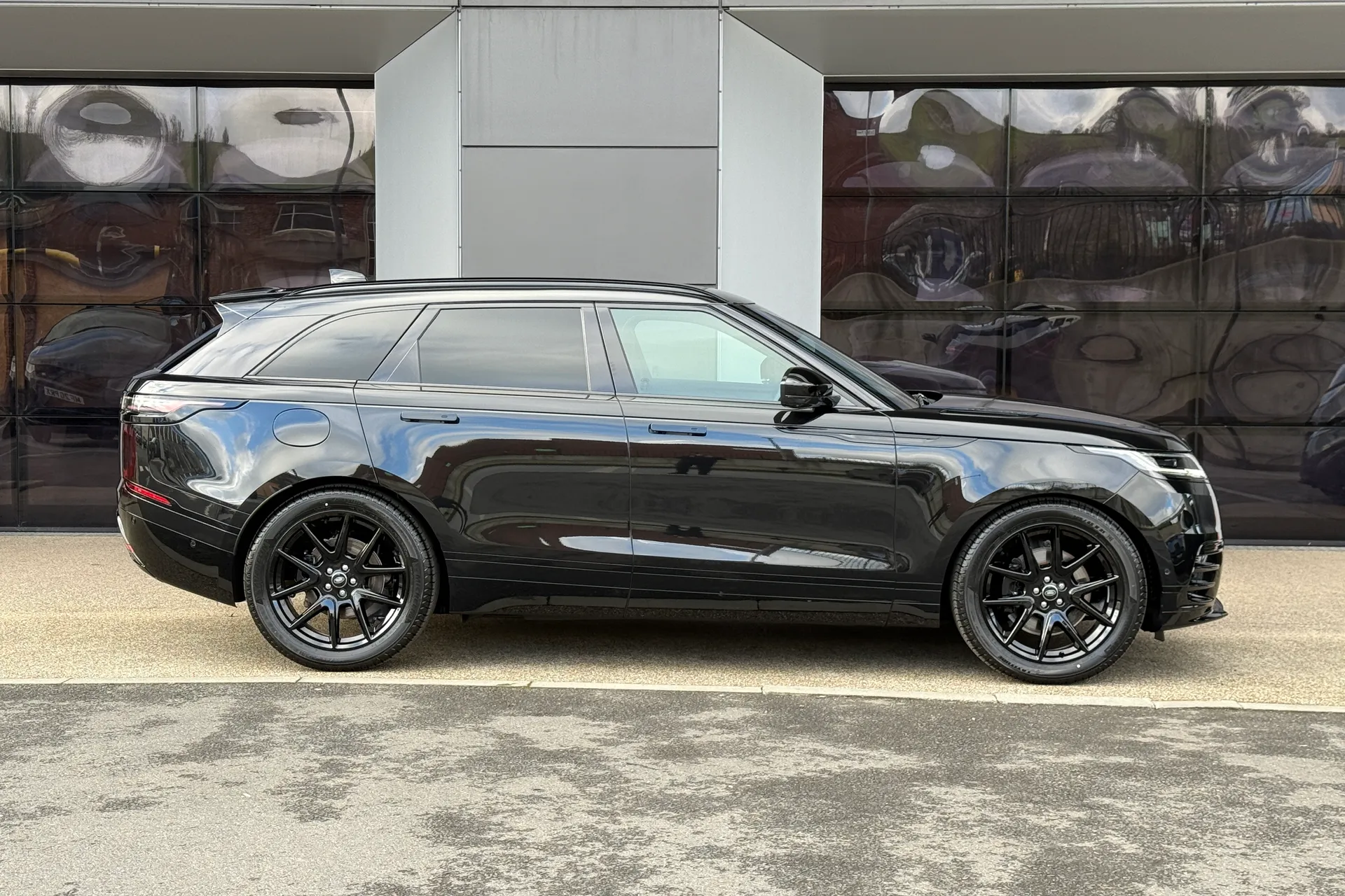 LAND ROVER RANGE ROVER VELAR thumbnail image number 2