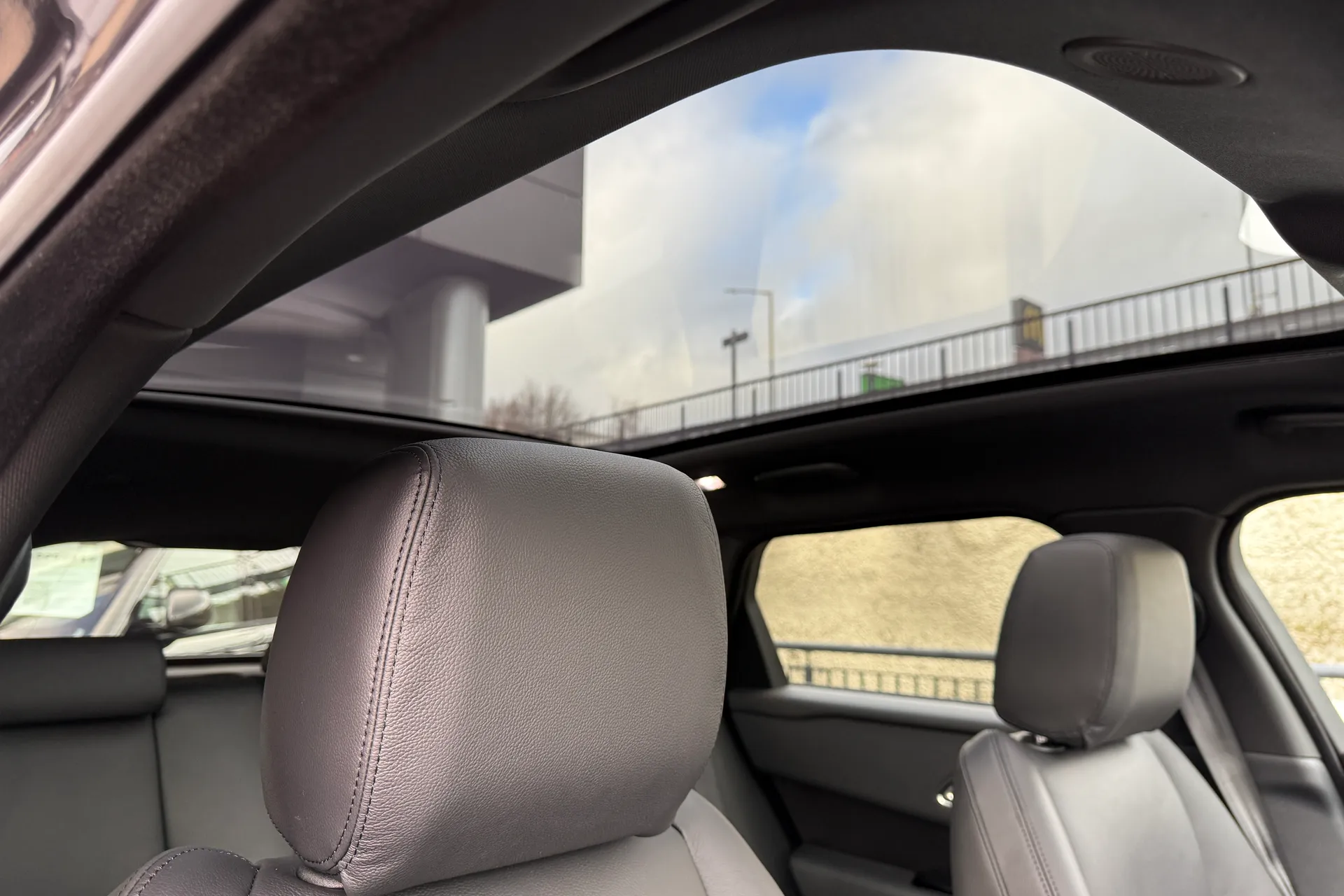 LAND ROVER RANGE ROVER VELAR thumbnail image number 9