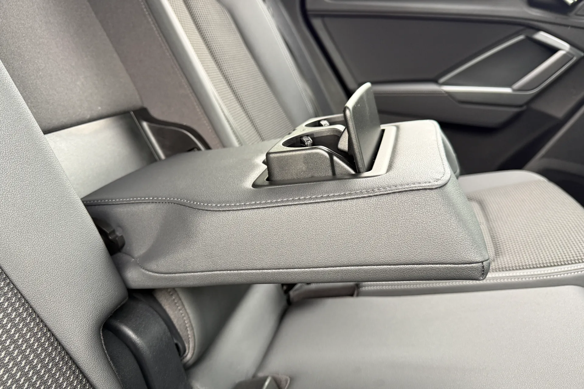 Audi Q3 thumbnail image number 43