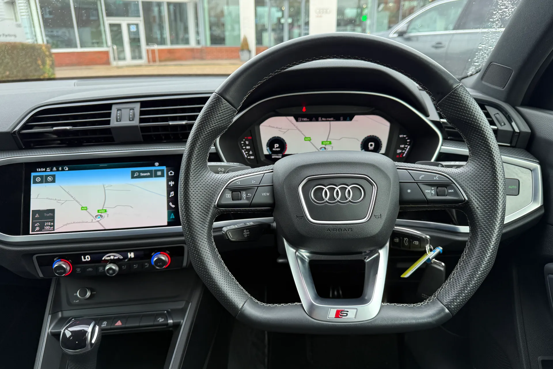 Audi Q3 thumbnail image number 6