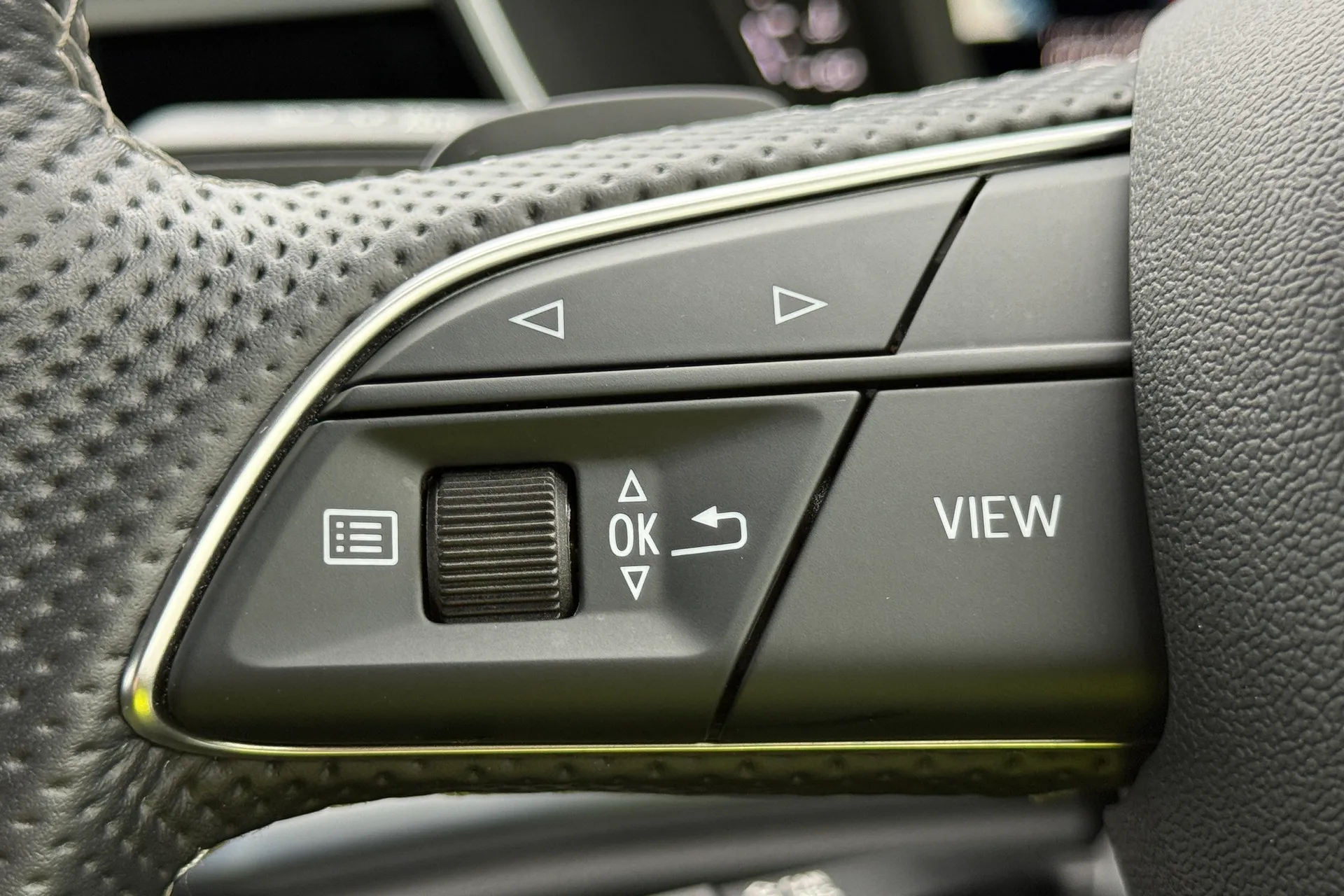 Audi Q3 thumbnail image number 18