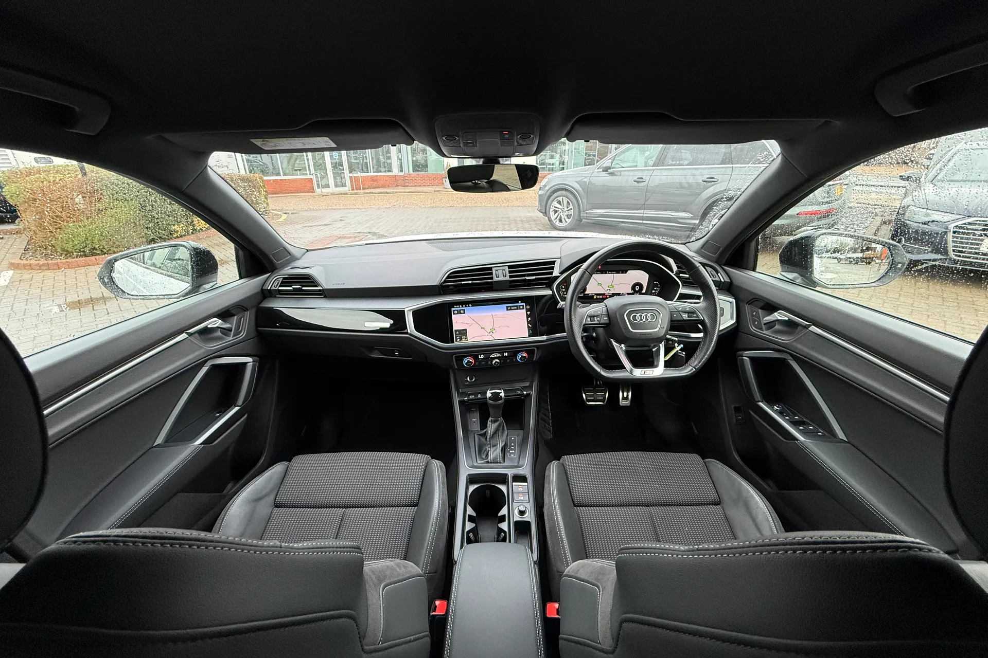 Audi Q3 thumbnail image number 3