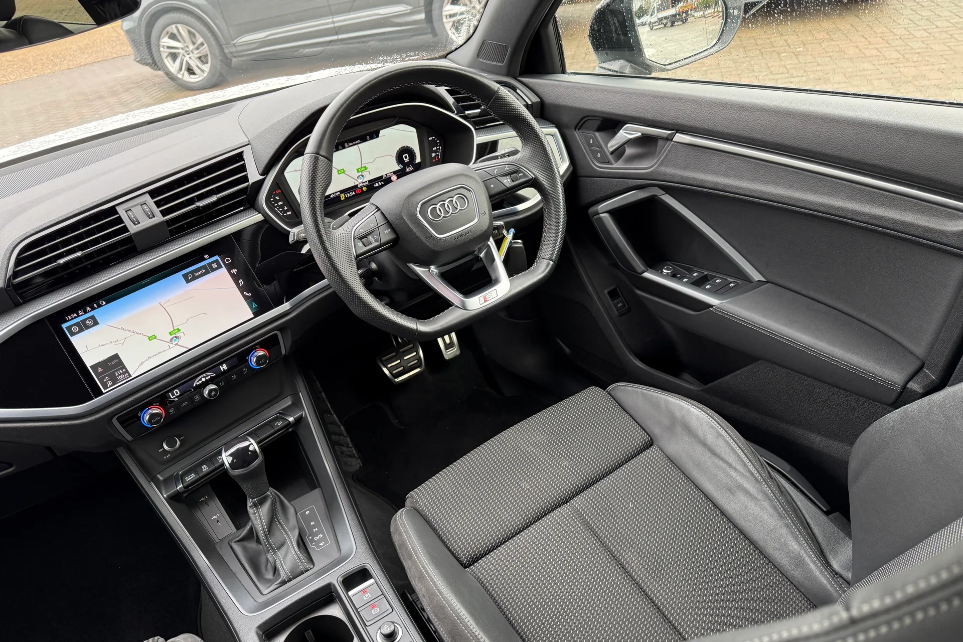 Audi Q3 thumbnail image number 39