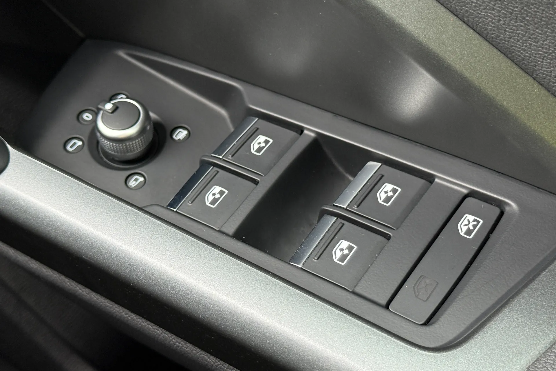 Audi Q3 thumbnail image number 16