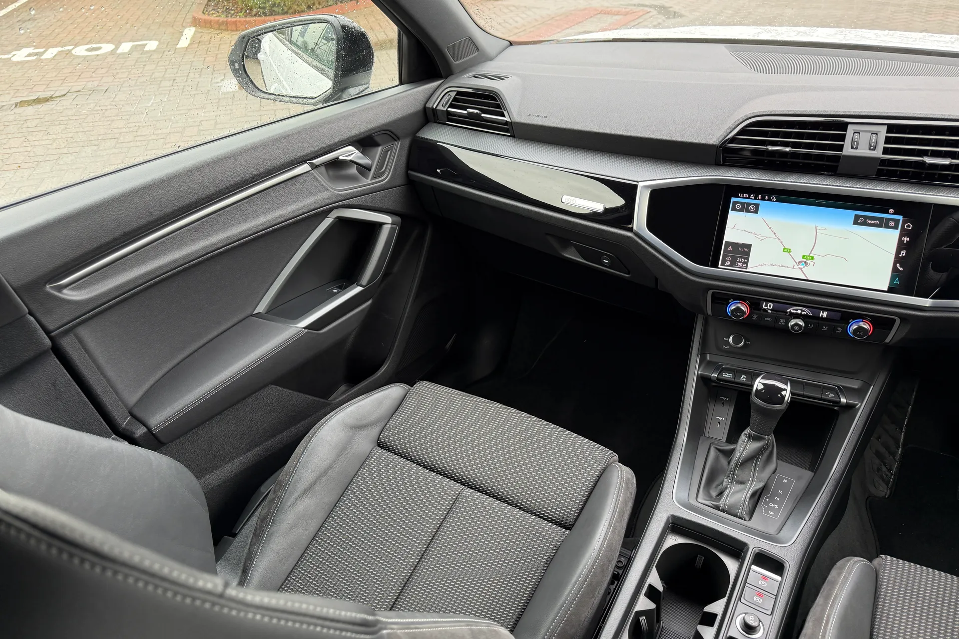 Audi Q3 thumbnail image number 36