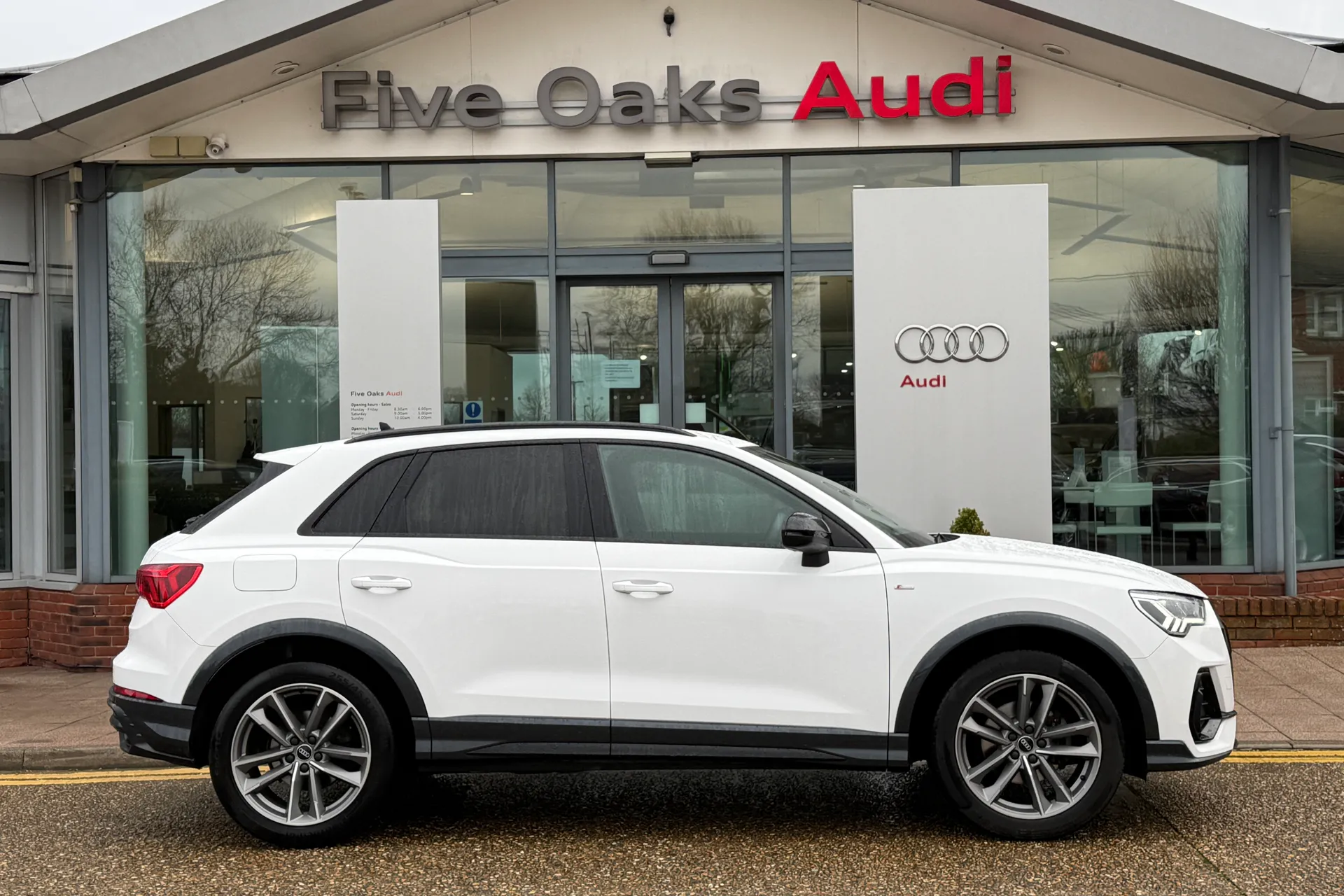 Audi Q3 thumbnail image number 2