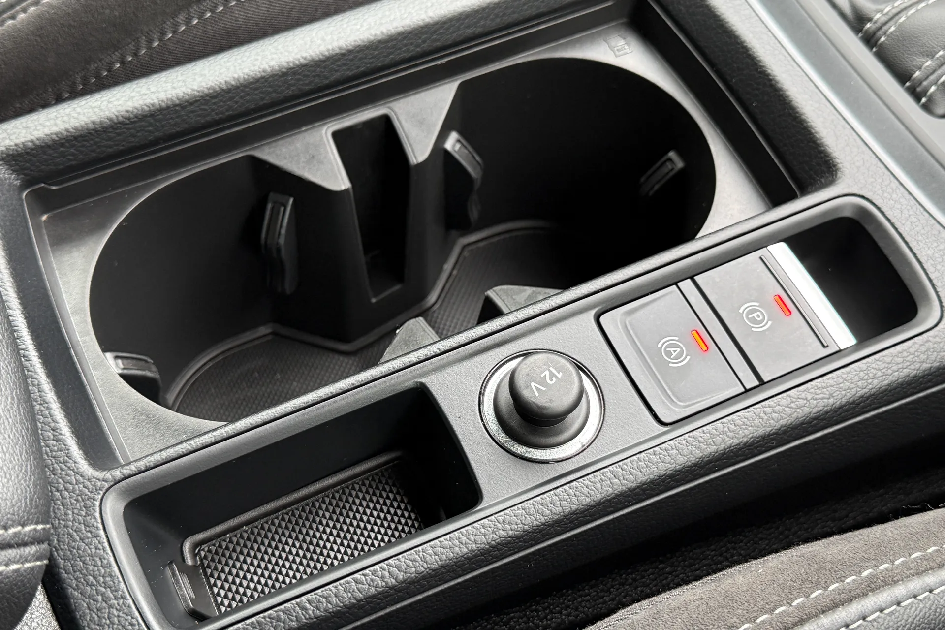 Audi Q3 thumbnail image number 38