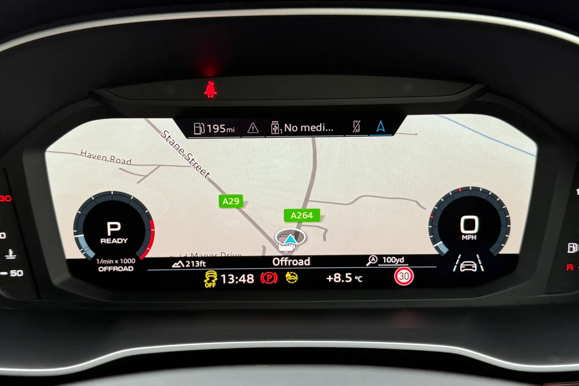 Audi Q3 thumbnail image number 12