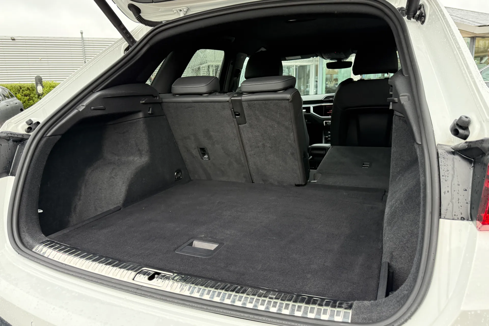 Audi Q3 thumbnail image number 33